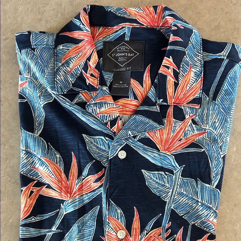 NWOT St. John's Bay Men's Tropical Print Shirt - Navy and Coral Size Medium